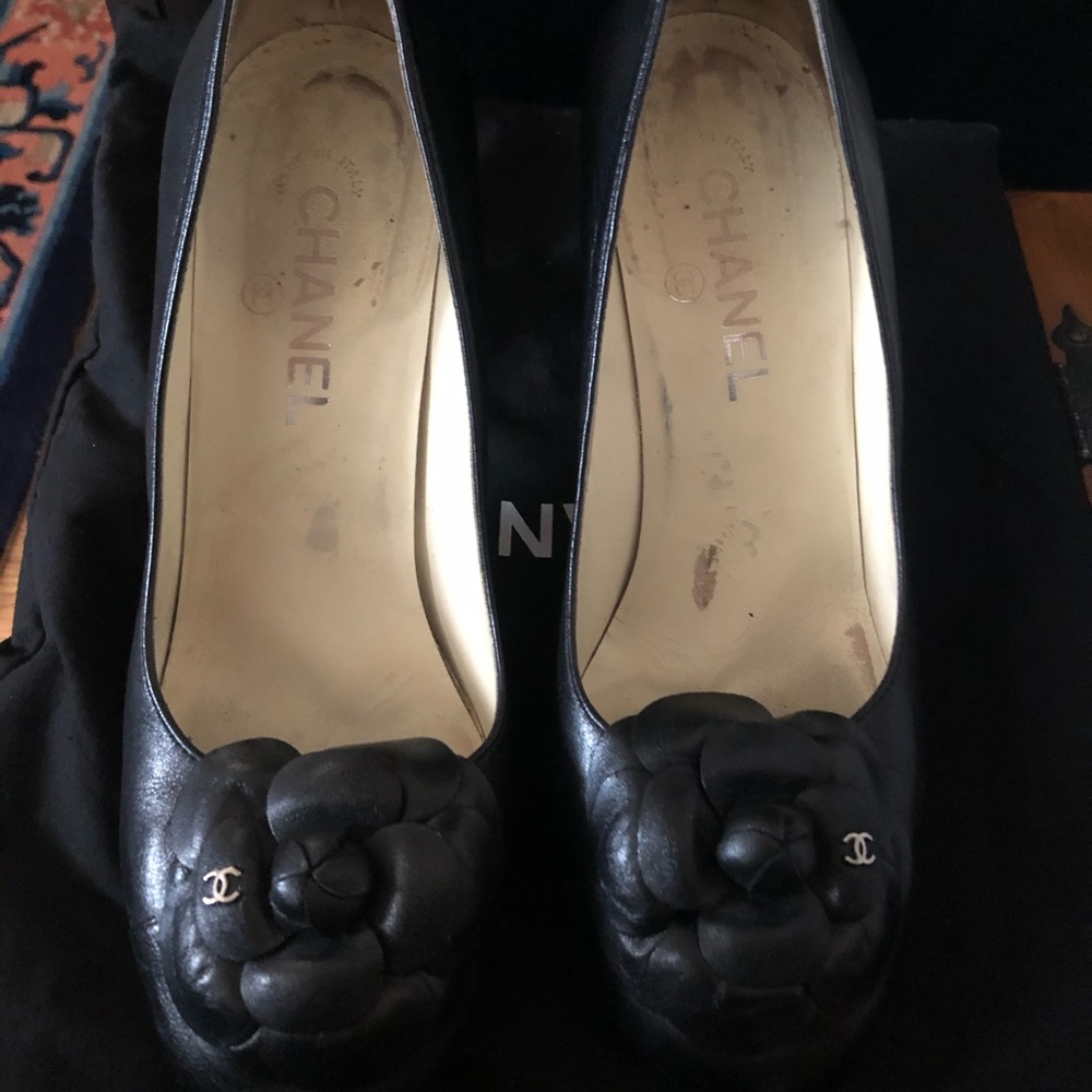 Chanel Camelia Black Pump